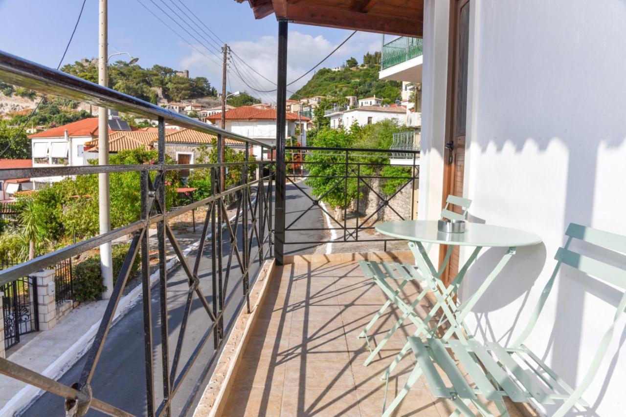 Apartamento Prana'S Castle Kyparissia Exterior foto